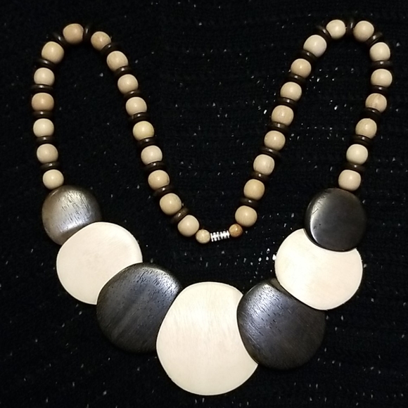 Jewelry - Wooden necklace